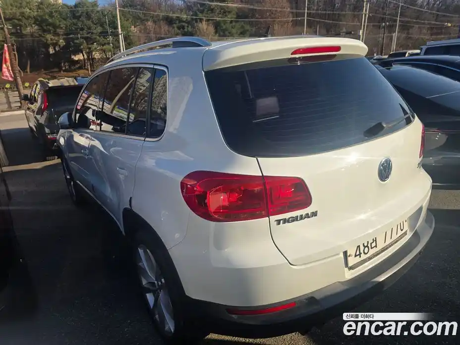 Volkswagen Tiguan 2015 2.0 Автомат в Москве № 182410, фото 4
