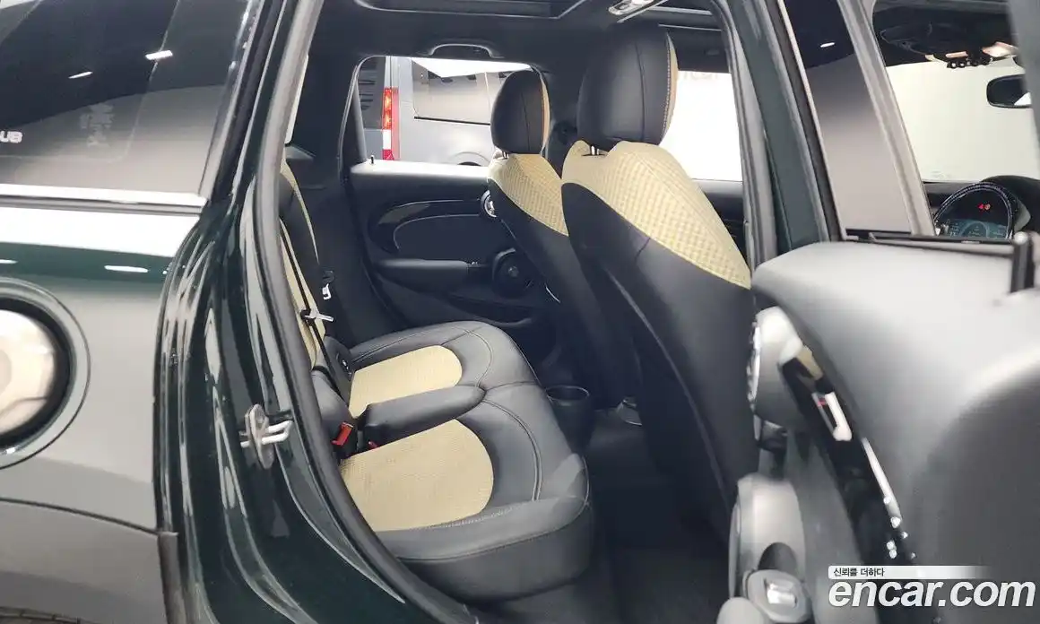 Mini Cooper 2023 2.0 Автомат в Москве № 198352, фото 13