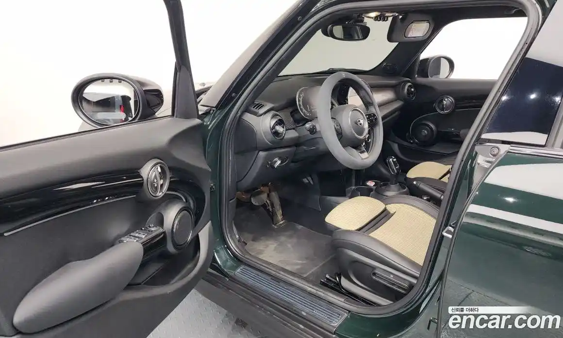 Mini Cooper 2023 2.0 Автомат в Москве № 198352, фото 14