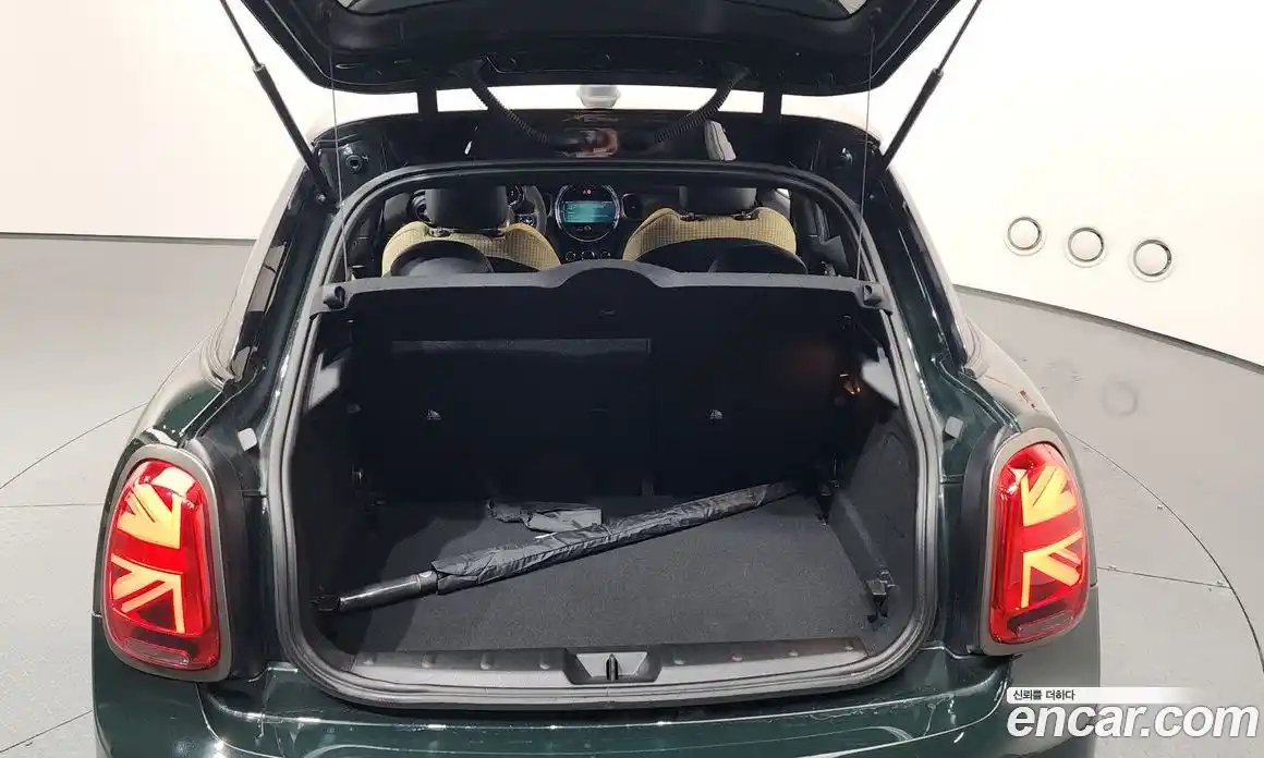 Mini Cooper 2023 2.0 Автомат в Москве № 198352, фото 17