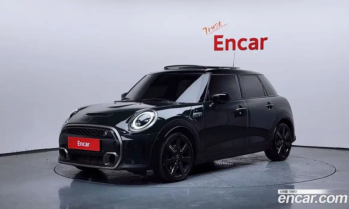 Mini Cooper 2023 2.0 Автомат в Москве № 198352, фото 4