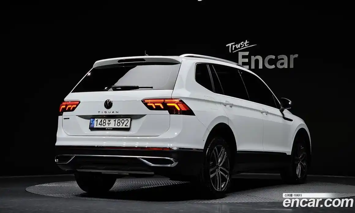 Volkswagen Tiguan 2023 2.0 Автомат в Москве № 198928, фото 11