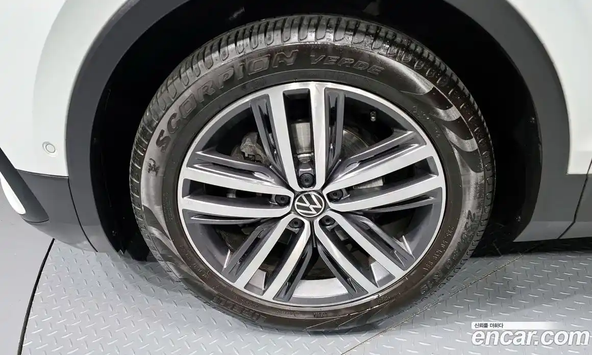 Volkswagen Tiguan 2023 2.0 Автомат в Москве № 198928, фото 15