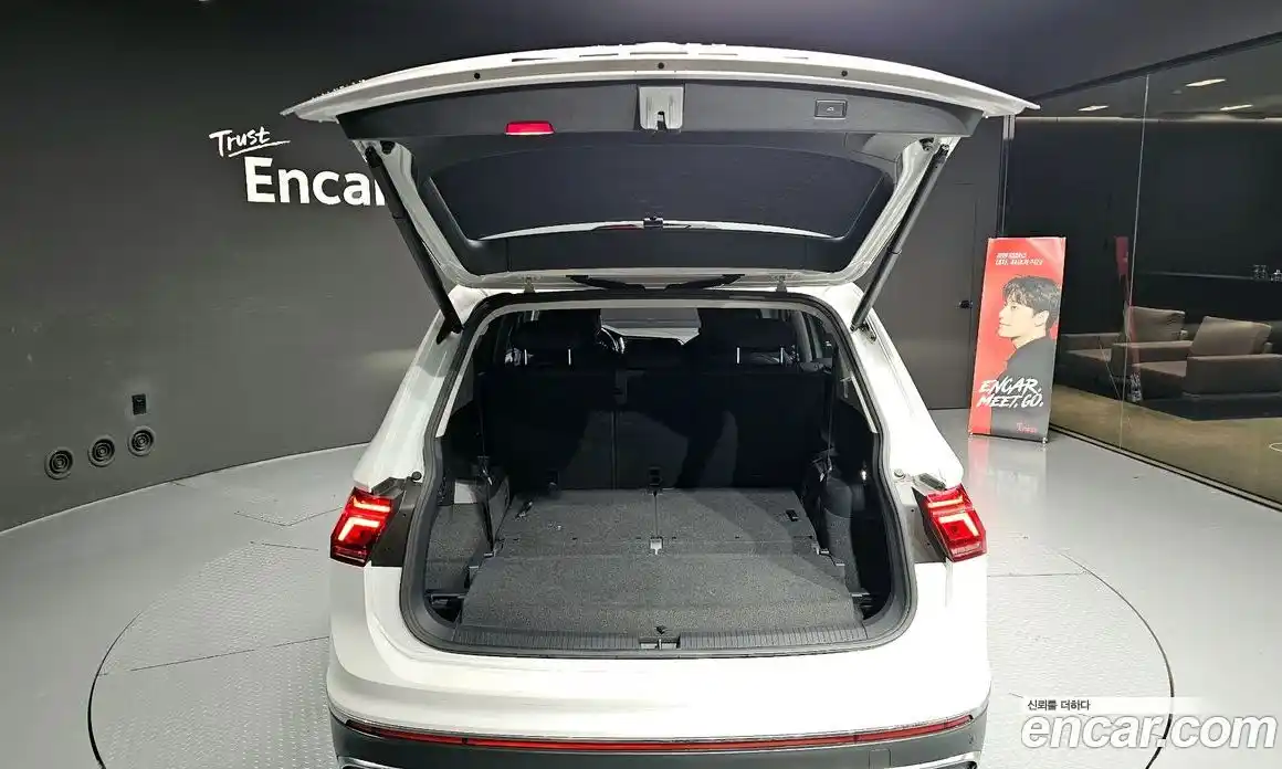 Volkswagen Tiguan 2023 2.0 Автомат в Москве № 198928, фото 17