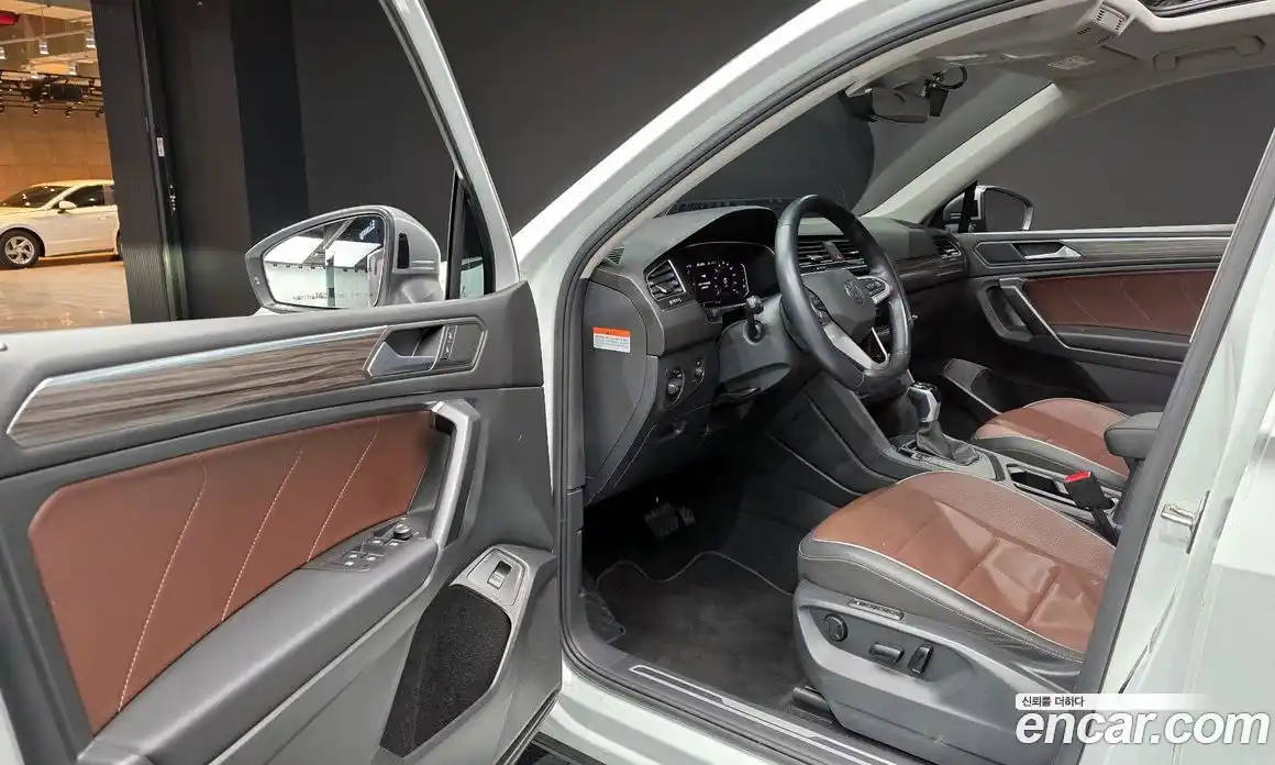 Volkswagen Tiguan 2023 2.0 Автомат в Москве № 198928, фото 4