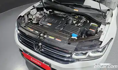 Volkswagen Tiguan 2023 2.0 Автомат в Москве № 198928, миниатюра 9