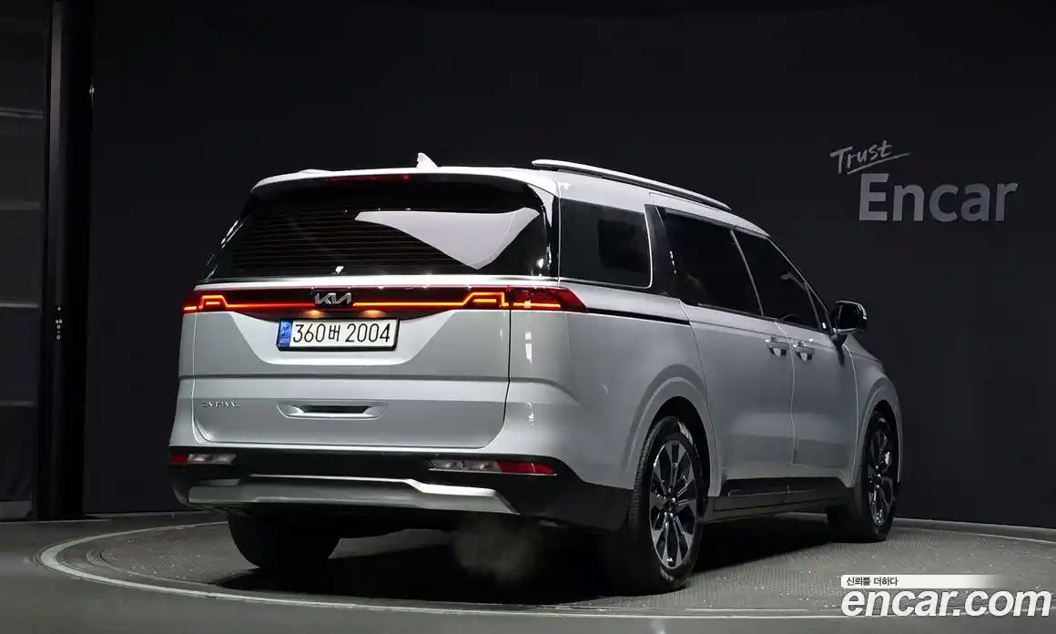 Kia Canival 2023 3.5 Автомат в Москве № 20273, фото 9