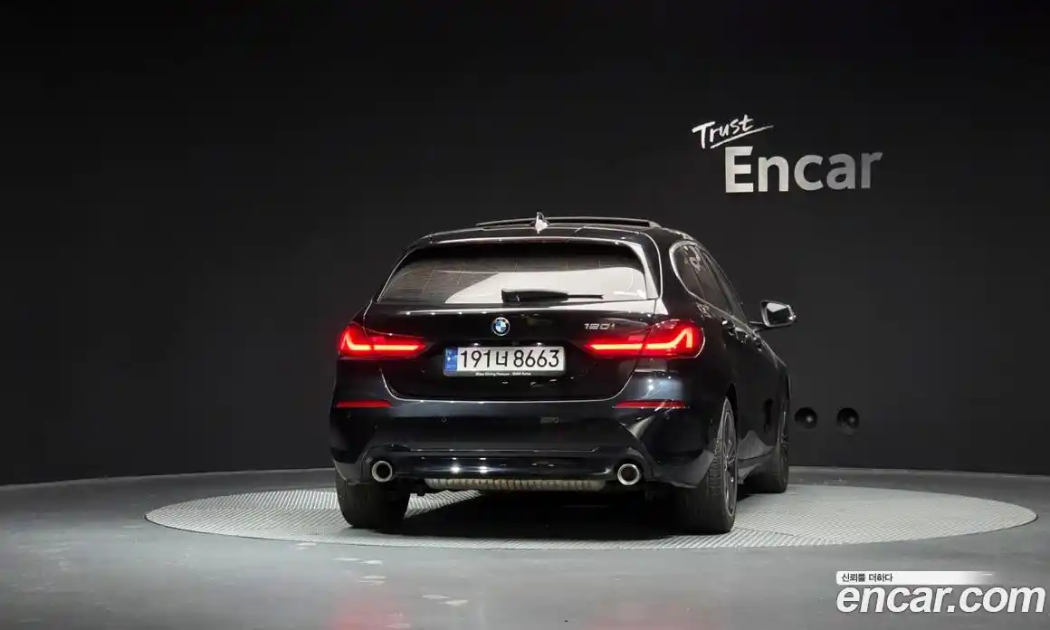 BMW 1-Series 2022 2.0 Автомат в Москве № 210837, фото 1