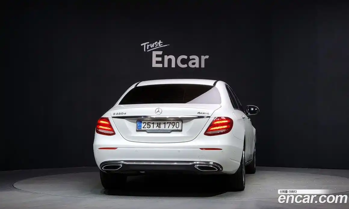 Mercedes-Benz E-Class 2018 1.9 Автомат в Москве № 212121, фото 12