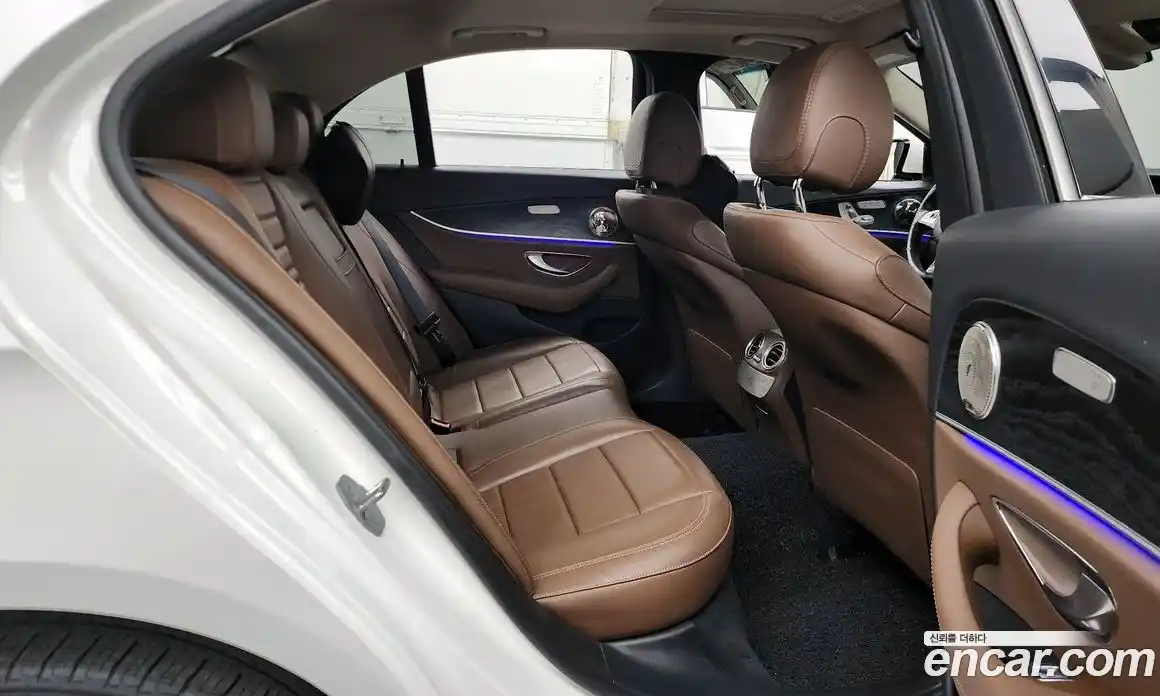 Mercedes-Benz E-Class 2018 1.9 Автомат в Москве № 212121, фото 5