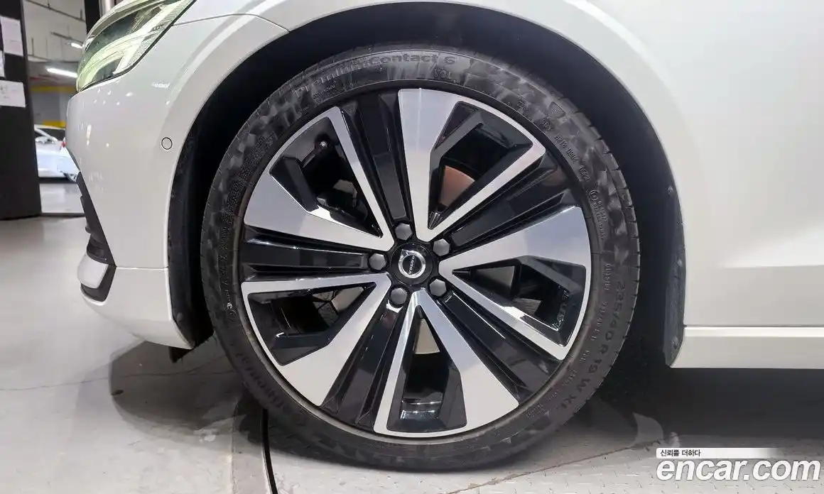 Volvo S60 2024 2.0 Автомат в Москве № 212795, фото 14