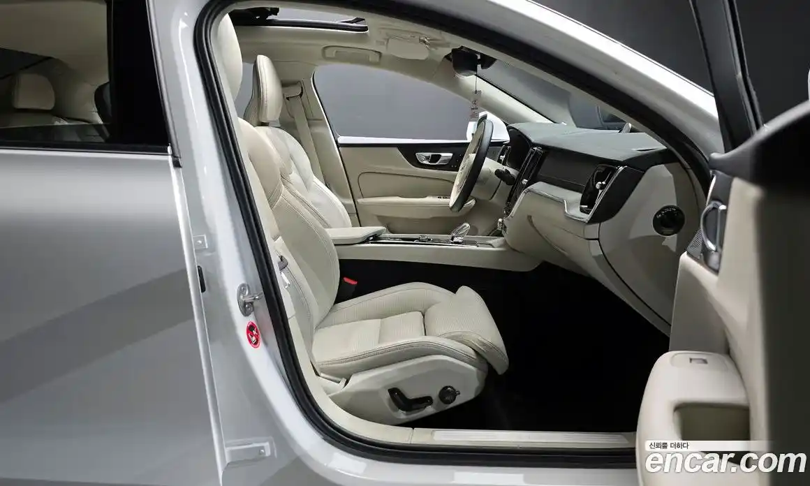 Volvo S60 2024 2.0 Автомат в Москве № 212795, фото 18