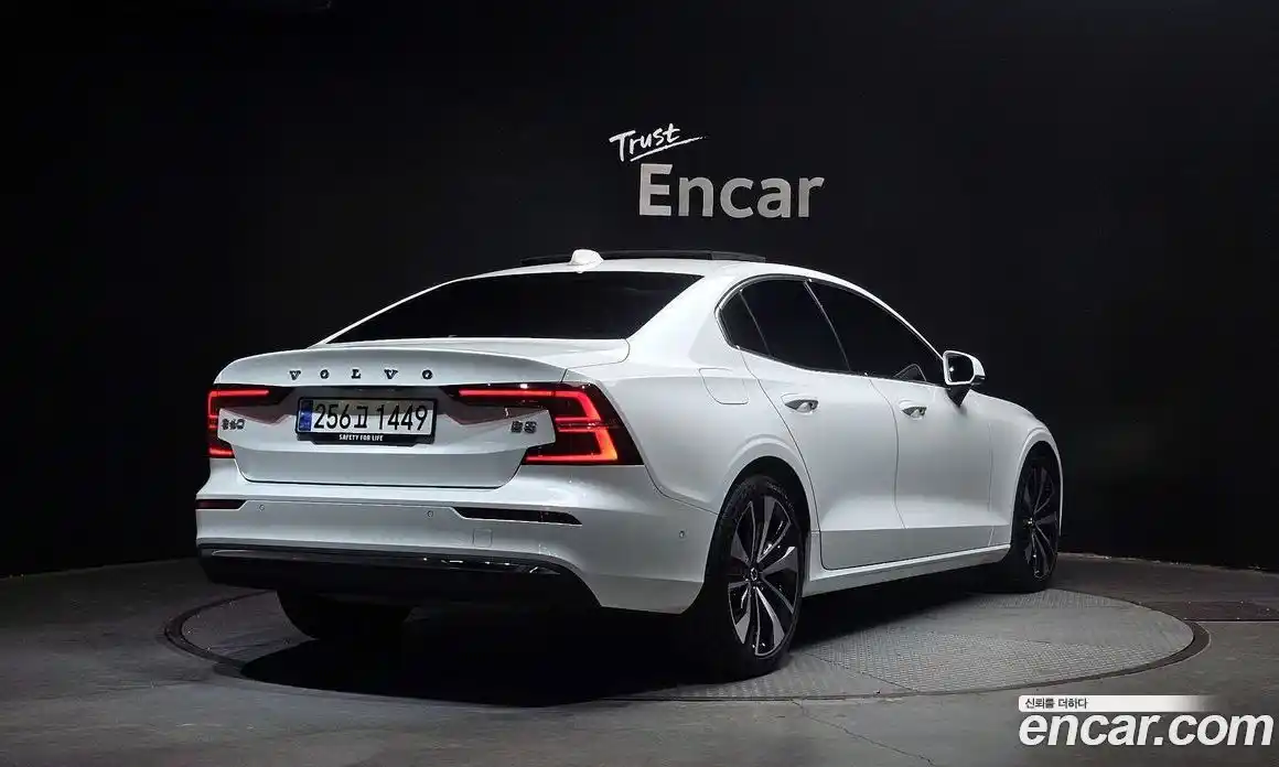 Volvo S60 2024 2.0 Автомат в Москве № 212795, фото 19