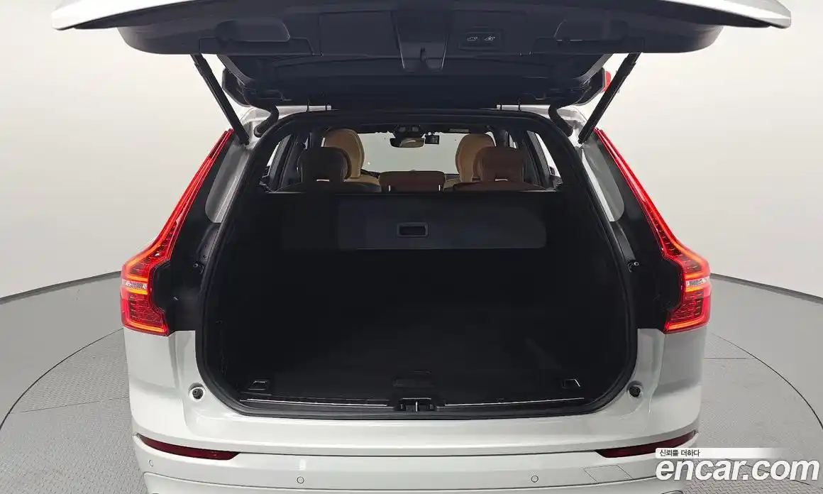 Volvo XC60 2024 2.0 Автомат в Москве № 212854, фото 4