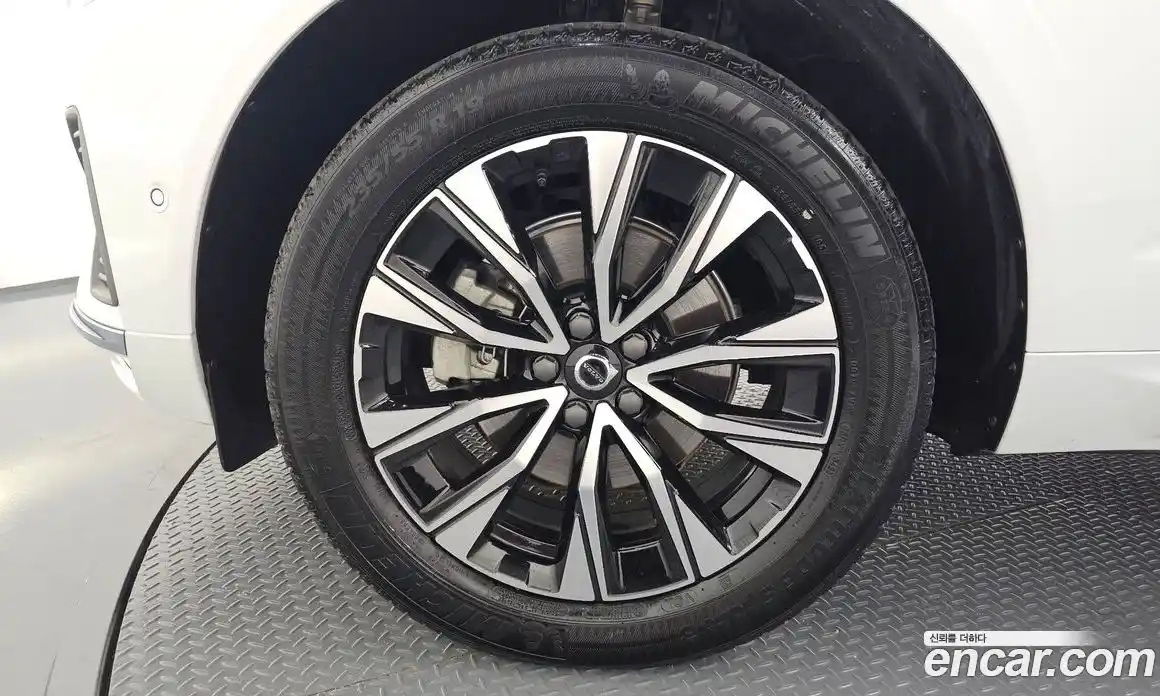 Volvo XC60 2024 2.0 Автомат в Москве № 212854, фото 9