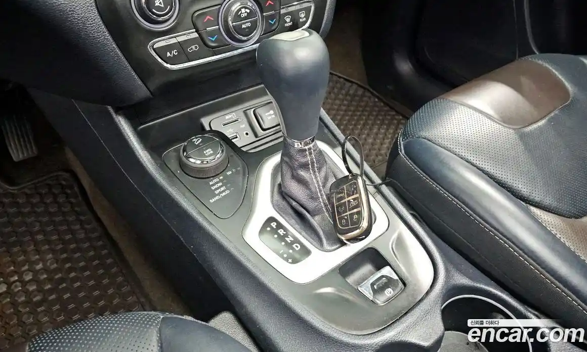 Jeep Cherokee 2015 2.0 Автомат в Москве № 232748, фото 17