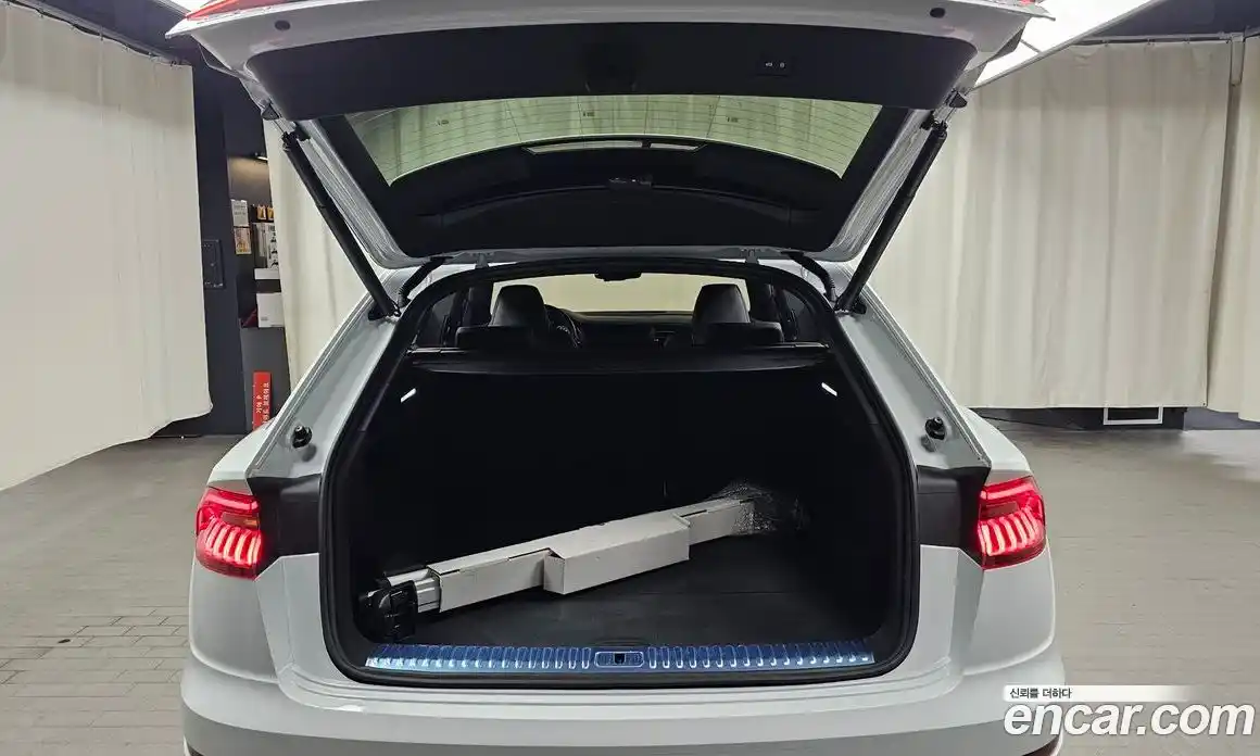 Audi Q8 2023 3.0 Автомат в Москве № 247934, фото 11