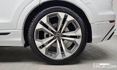 Audi Q8 2023 3.0 Автомат в Москве № 247934, миниатюра 2