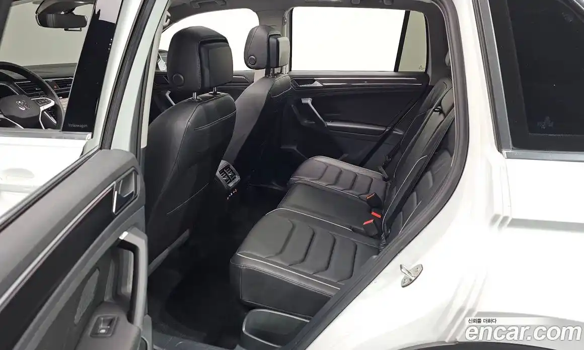 Volkswagen Tiguan 2023 2.0 Автомат в Москве № 272534, фото 13