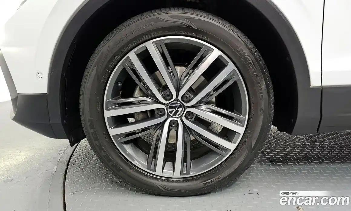 Volkswagen Tiguan 2023 2.0 Автомат в Москве № 272534, фото 19