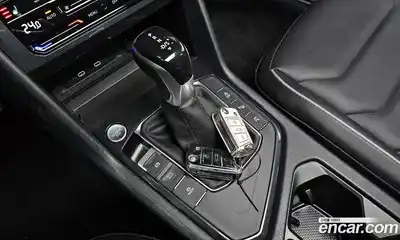 Volkswagen Tiguan 2023 2.0 Автомат в Москве № 272534, миниатюра 2