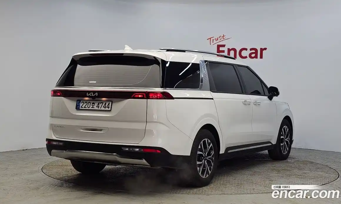 Kia Canival 2023 3.5 Автомат в Москве № 286495, фото 14