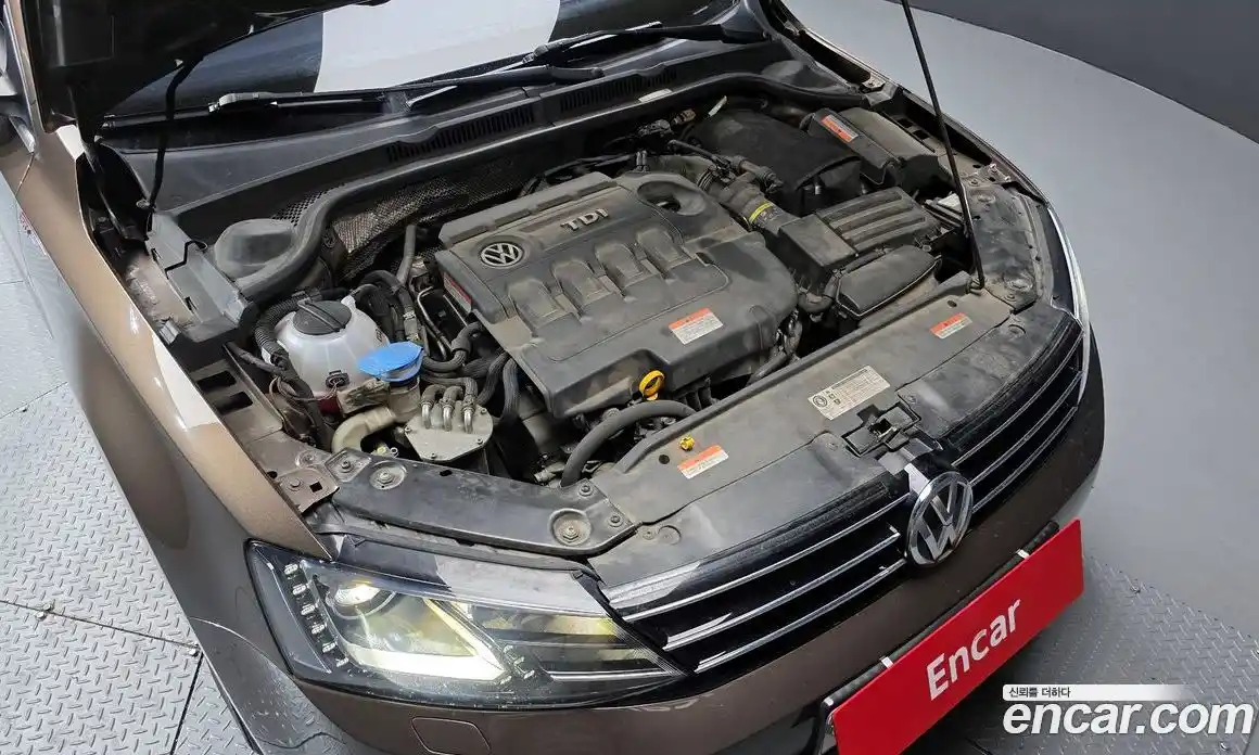 Volkswagen Jetta 2015 2.0 Автомат в Москве № 301633, фото 13