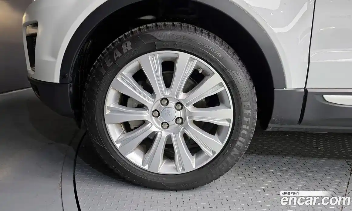 Land Rover Range-Rover Evoque 2019 2.0 Автомат в Москве № 333127, фото 18