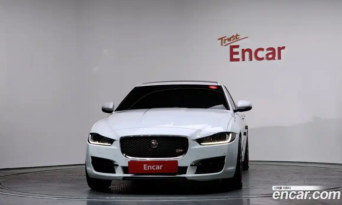 Jaguar XE 2017 2.0 Автомат в Москве № 335839, фото 16
