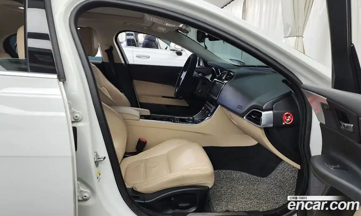 Jaguar XE 2017 2.0 Автомат в Москве № 335839, фото 5