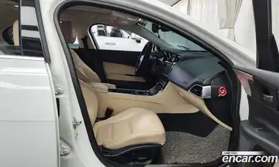 Jaguar XE 2017 2.0 Автомат в Москве № 335839, миниатюра 5