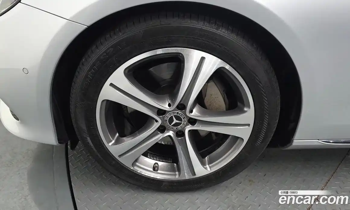 Mercedes-Benz E-Class 2017 2.0 Автомат в Москве № 342841, фото 10