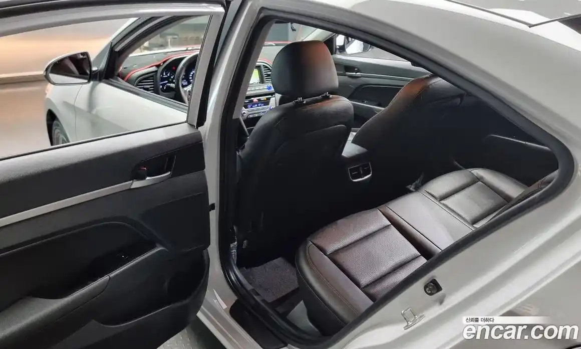 Hyundai Avante 2016 1.6 Автомат в Москве № 46871, фото 6