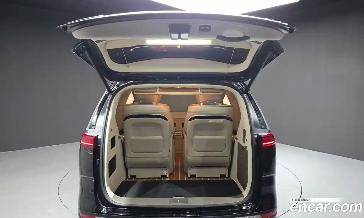 Kia Canival 2023 3.5 Автомат в Москве № 10214, фото 6