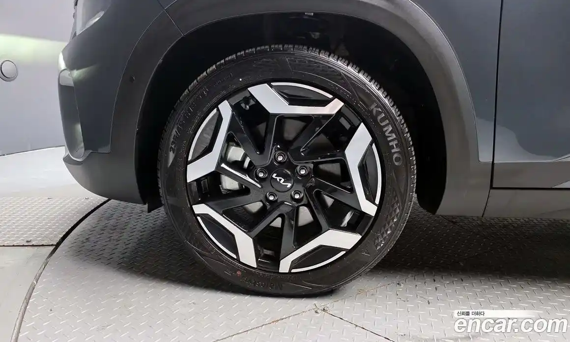 Kia Seltos 2023 1.6 Автомат в Москве № 114441, фото 1