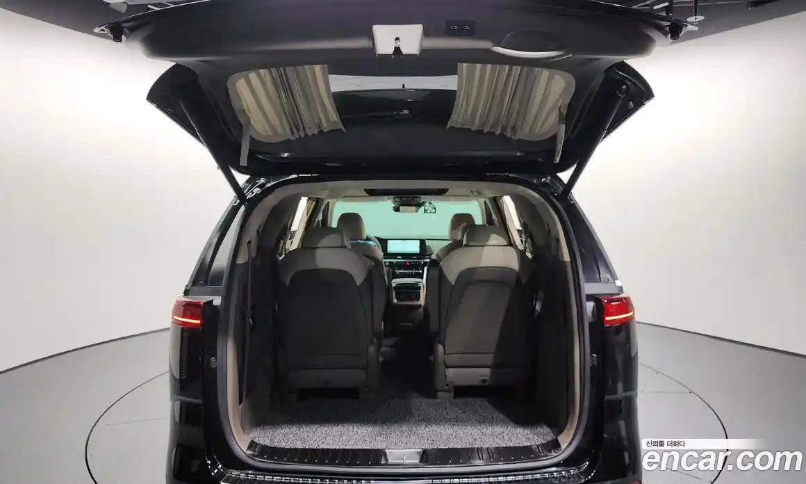 Kia Canival 2023 3.5 Автомат в Москве № 115520, фото 16