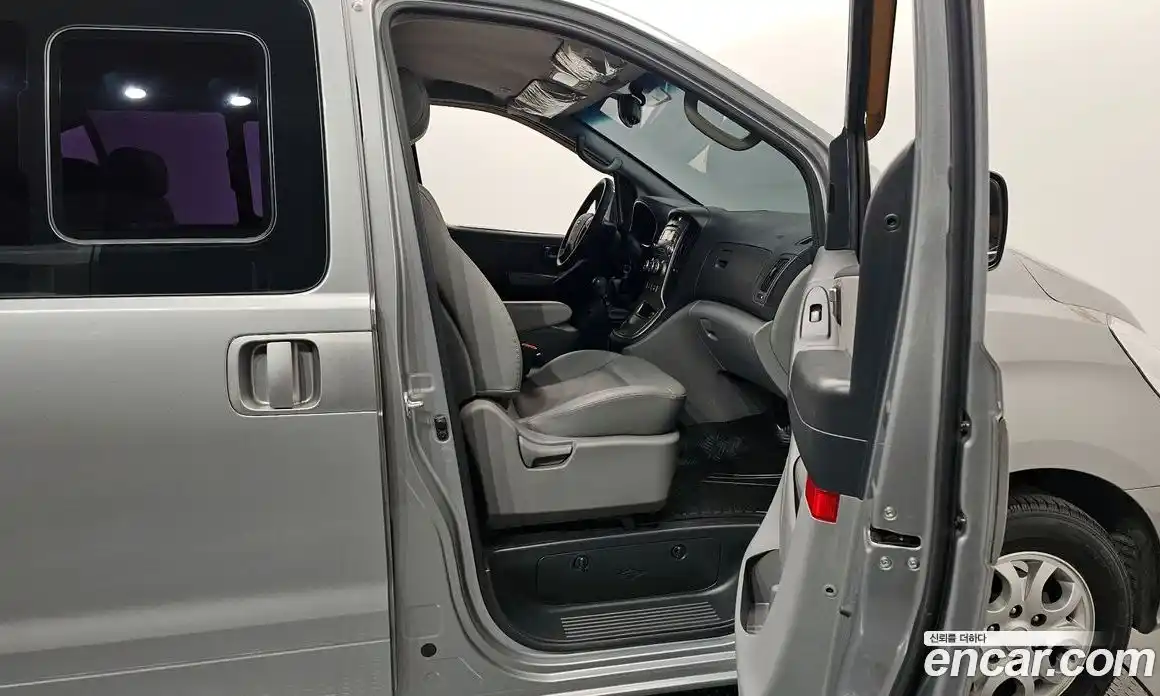 Hyundai Starex 2015 2.5 Механическая в Москве № 122391, фото 11