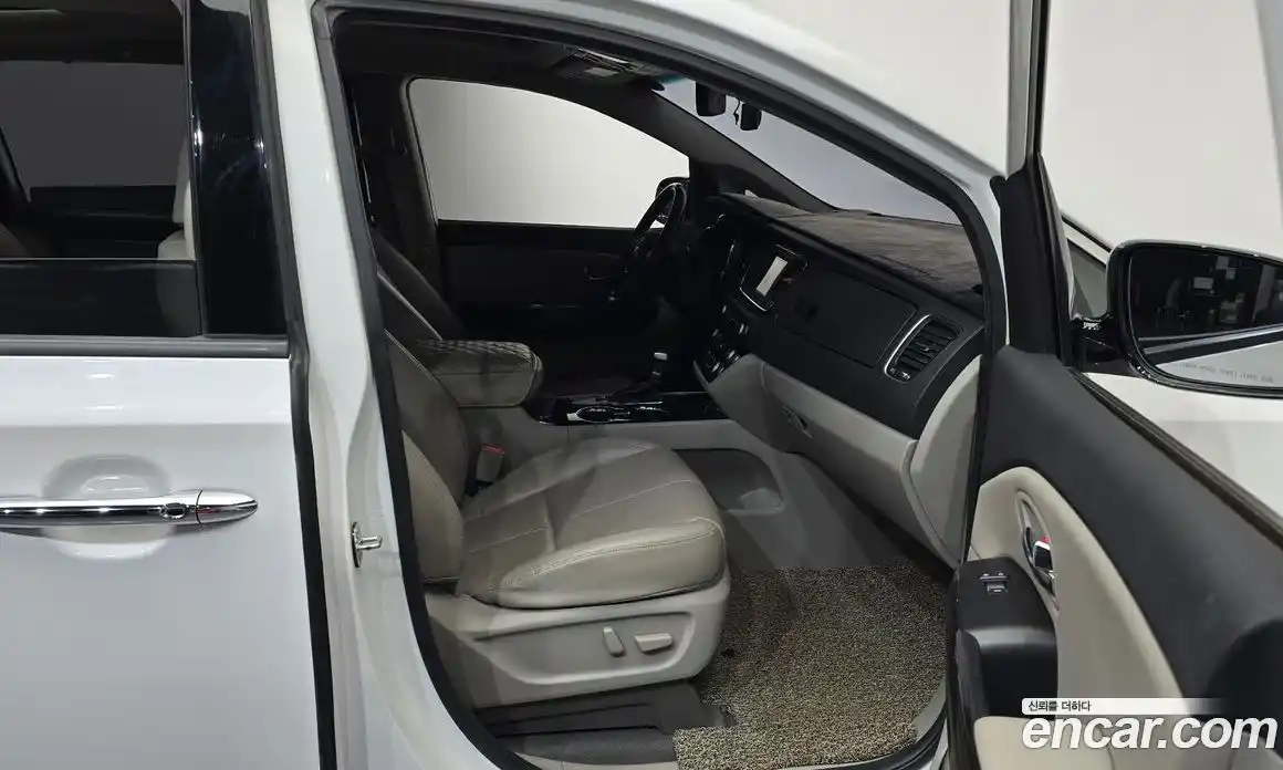 Kia Canival 2020 2.2 Автомат в Москве № 133380, фото 11