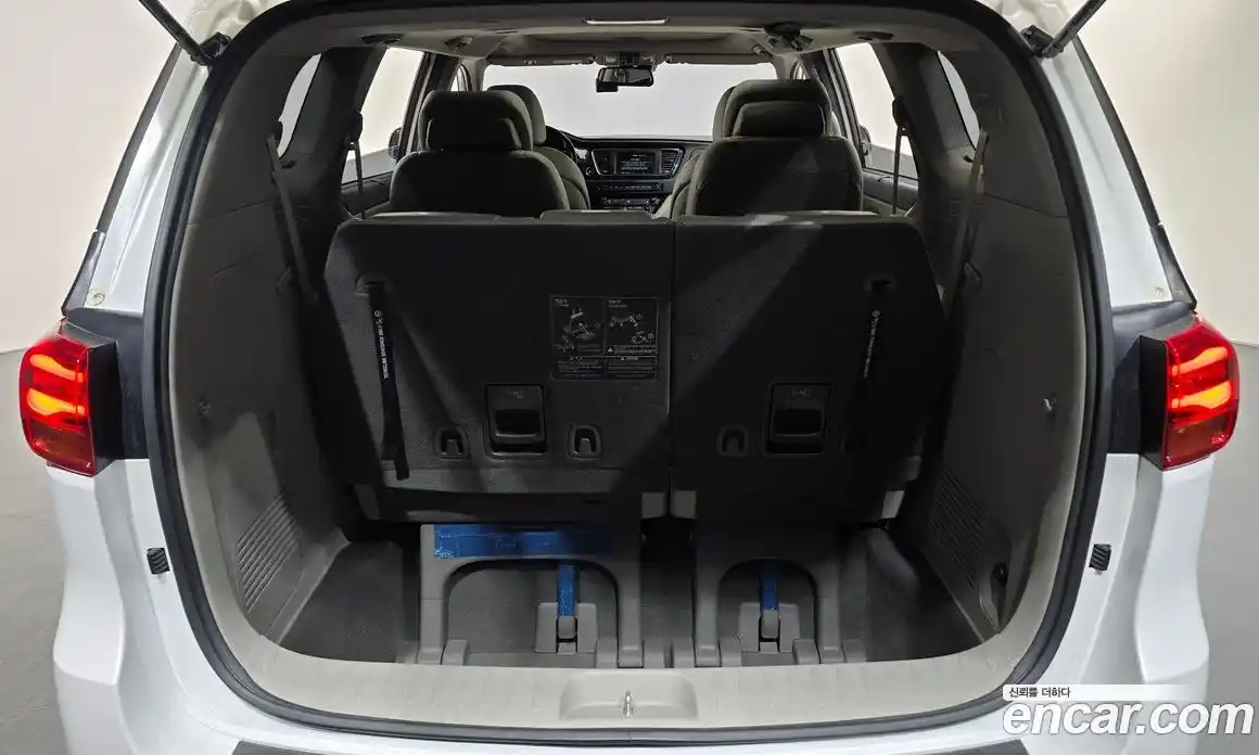 Kia Canival 2020 2.2 Автомат в Москве № 133380, фото 19