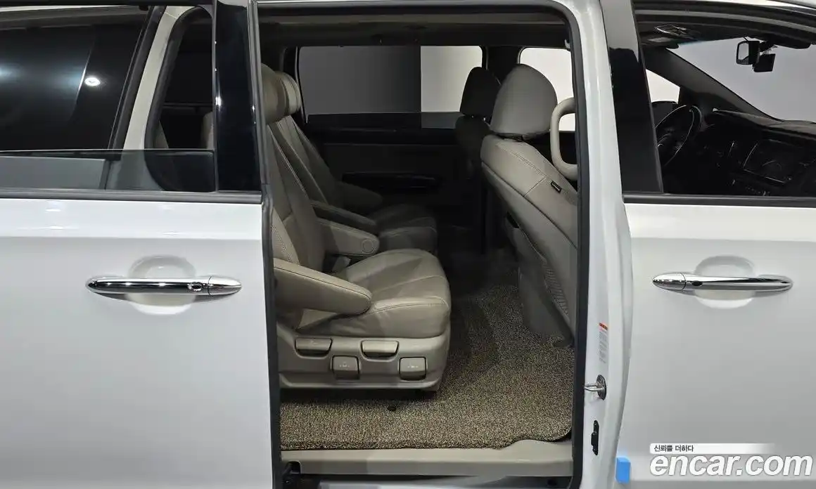 Kia Canival 2020 2.2 Автомат в Москве № 133380, фото 7