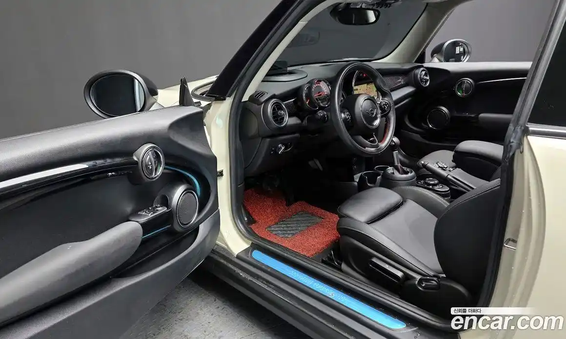 Mini Cooper 2019 2.0 Автомат в Москве № 143462, фото 12