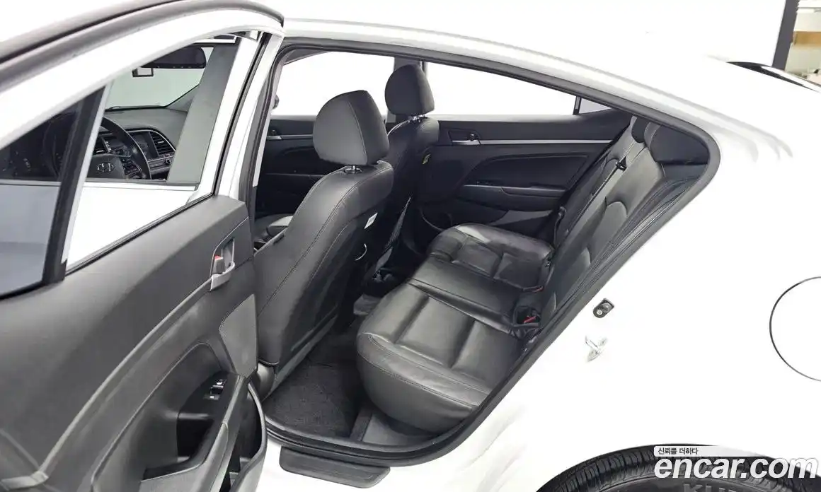 Hyundai Avante 2018 1.6 Автомат в Москве № 157559, фото 14