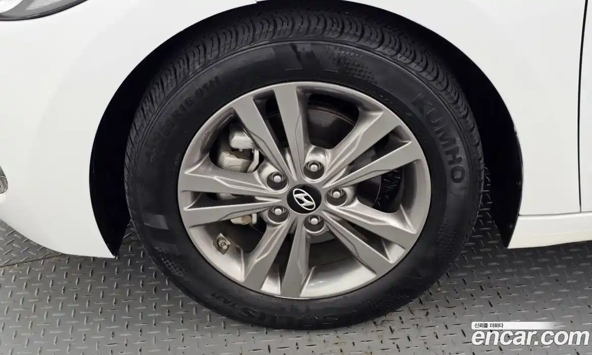 Hyundai Avante 2018 1.6 Автомат в Москве № 157559, фото 8