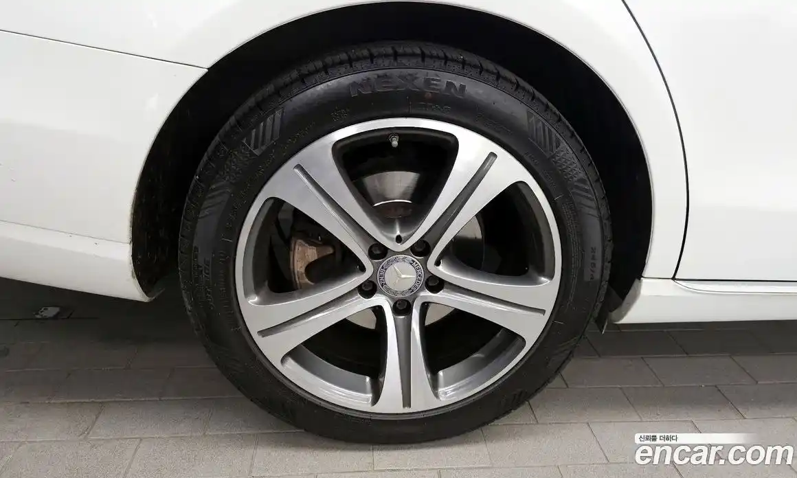 Mercedes-Benz E-Class 2017 2.0 Автомат в Москве № 160955, фото 18