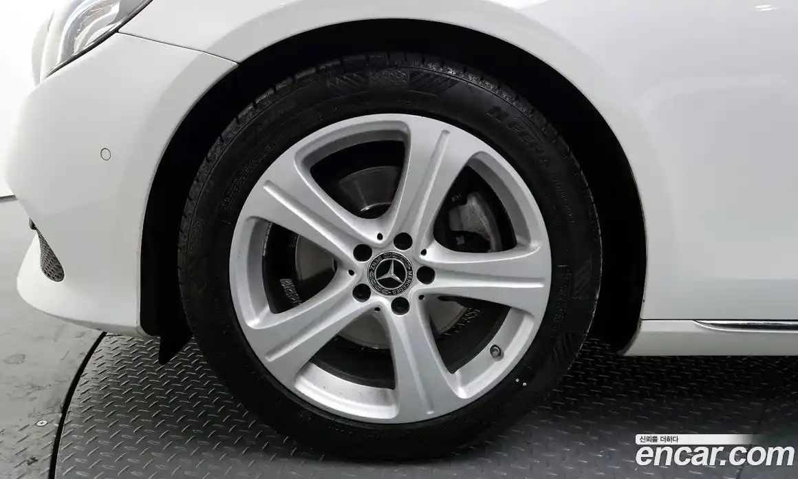 Mercedes-Benz E-Class 2018 2.0 Автомат в Москве № 161230, фото 10