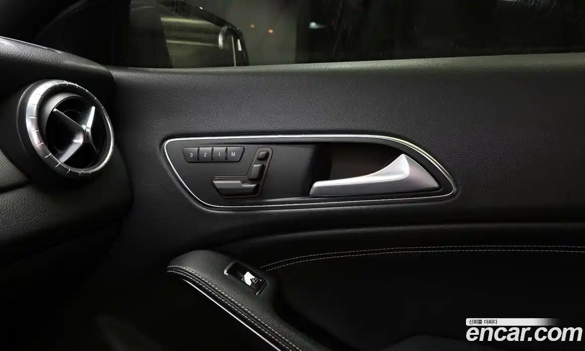 Mercedes-Benz CLA-Class 2015 2.1 Автомат в Москве № 161860, фото 13