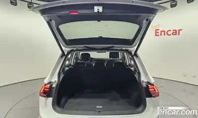 Volkswagen Tiguan 2020 2.0 Автомат в Москве № 168915, миниатюра 4