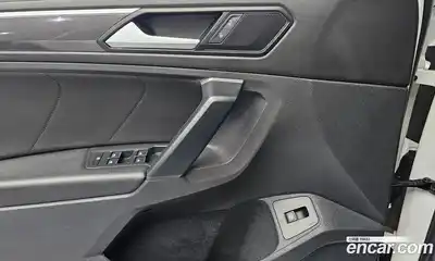 Volkswagen Tiguan 2020 2.0 Автомат в Москве № 168915, миниатюра 7