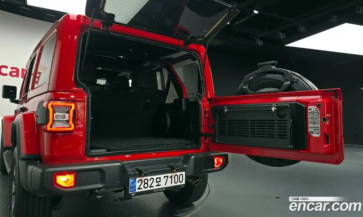 Jeep Wrangler 2023 2.0 Автомат в Москве № 169347, фото 18