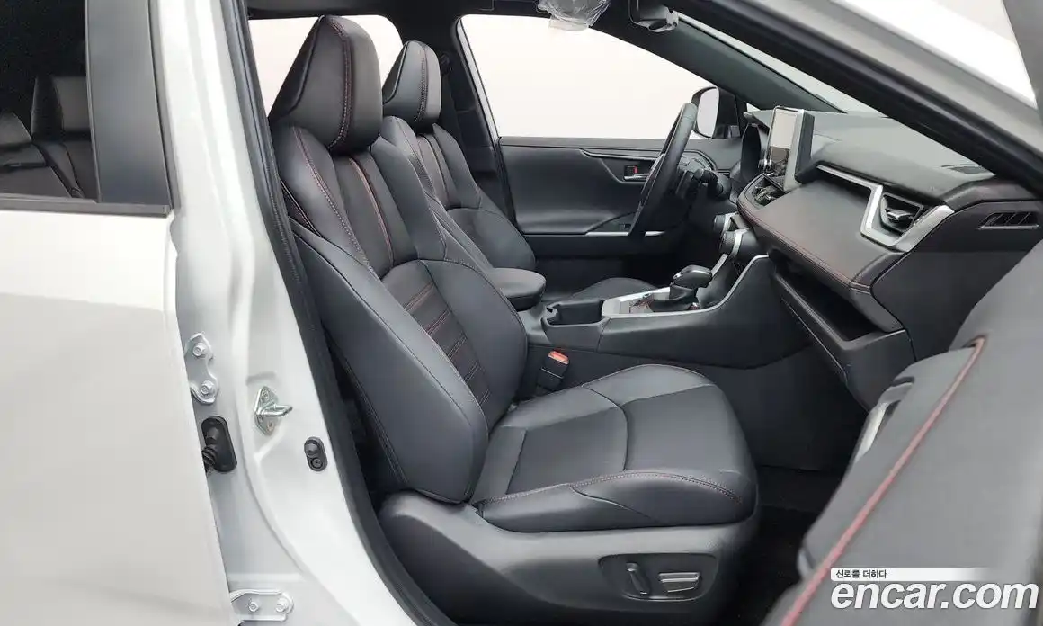 Toyota RAV4 2025 2.5 Автомат в Москве № 170113, фото 15